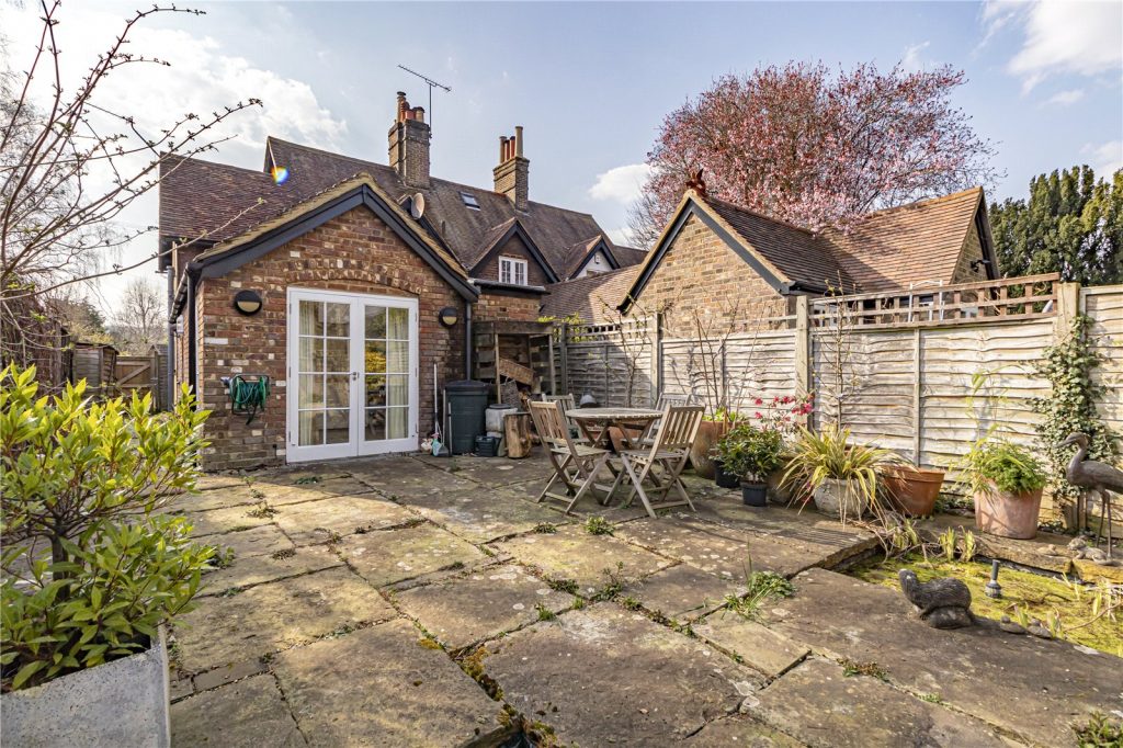 Dudswell Lane, Dudswell