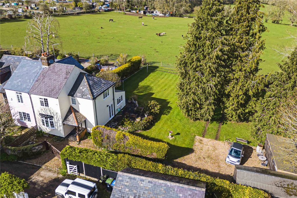 The Back, Potten End