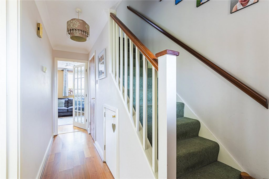 Ellen Mews, Ellen Close