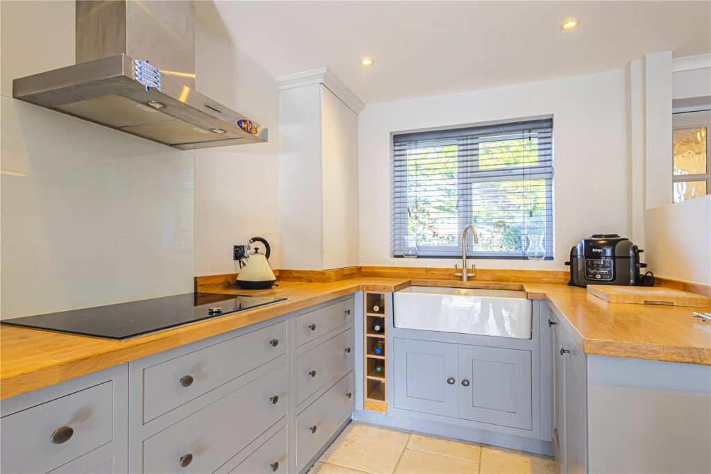 Charlesworth Close, Cornerhall