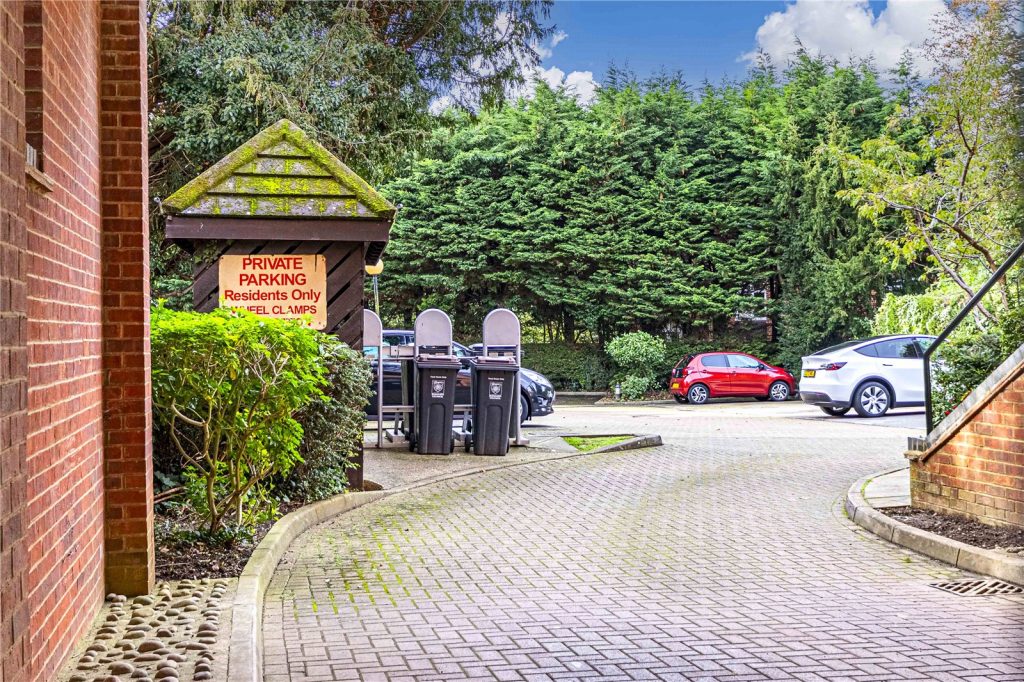 Alexandra Road, Old Town