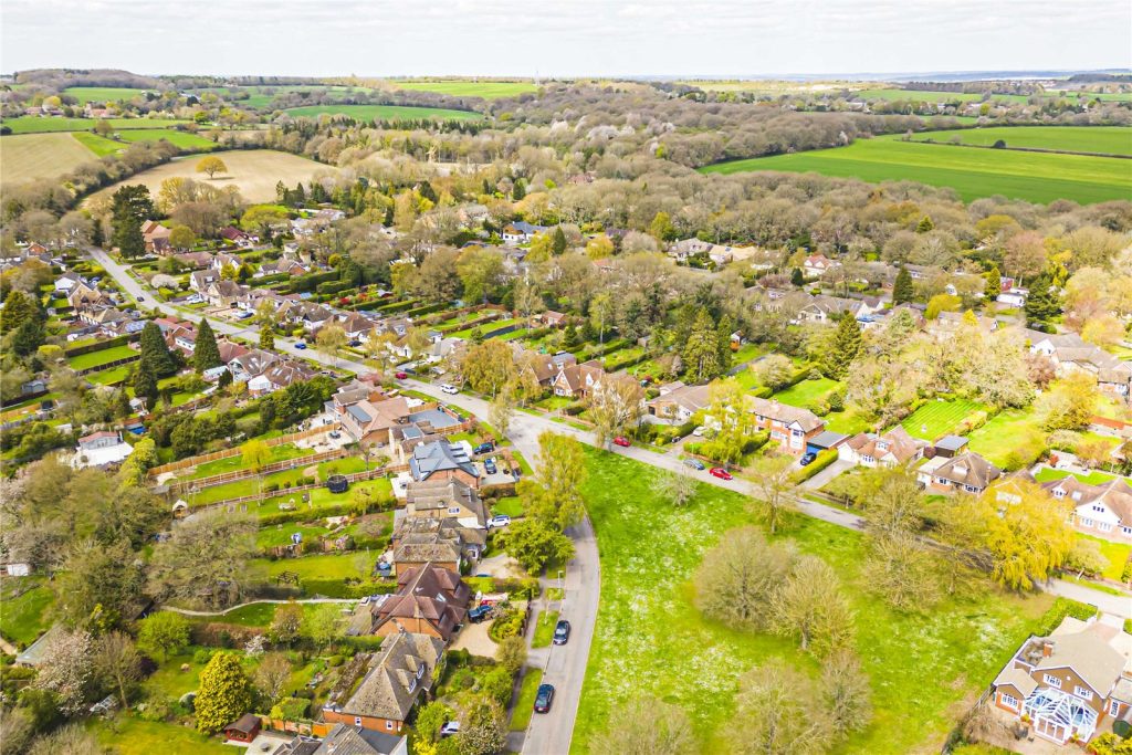 Holywell Road, Studham