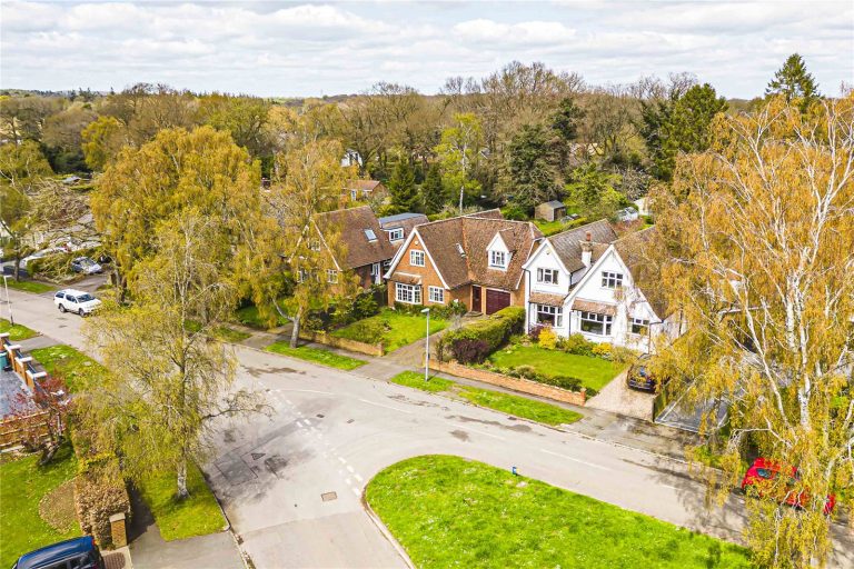 Holywell Road, Studham