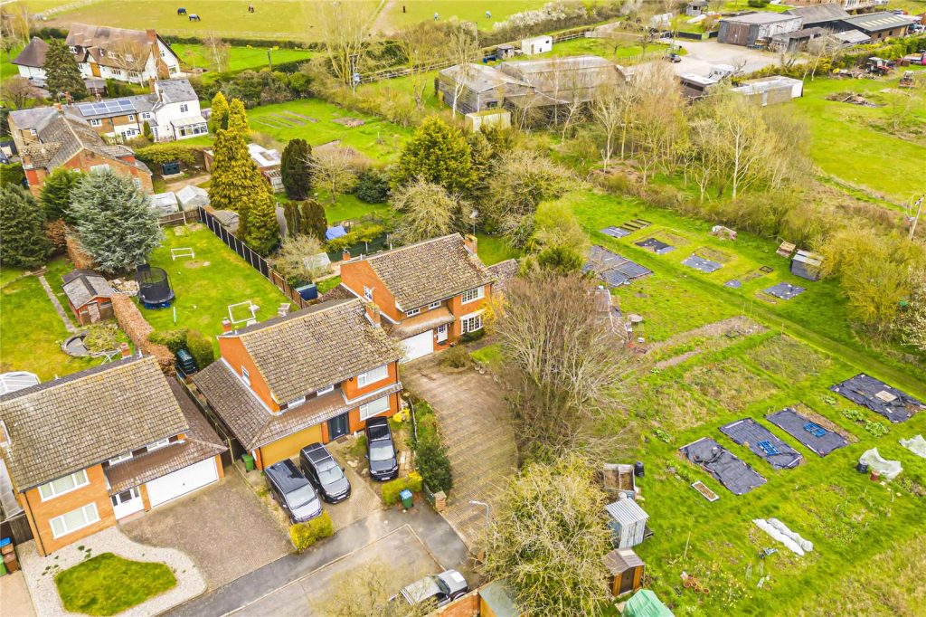 Huntsmans Close, Dagnall