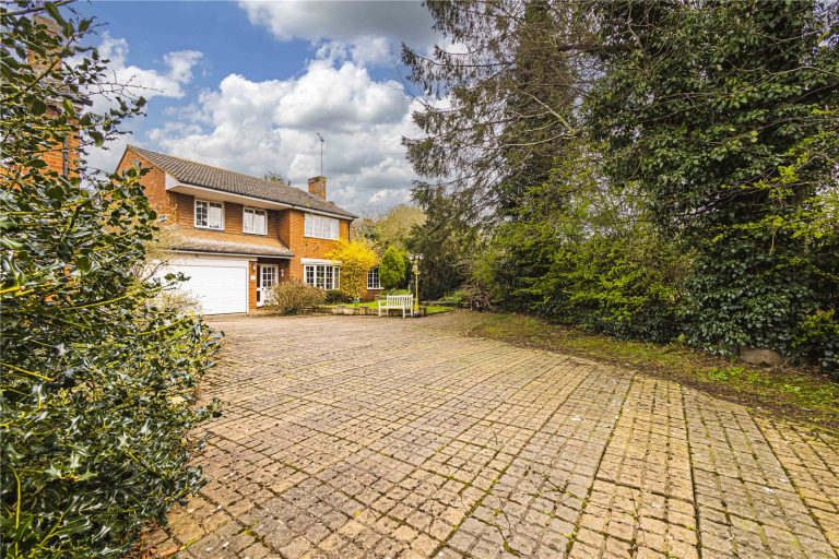 Huntsmans Close, Dagnall