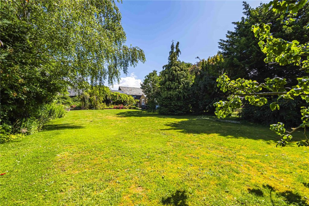 High Street, Eaton Bray