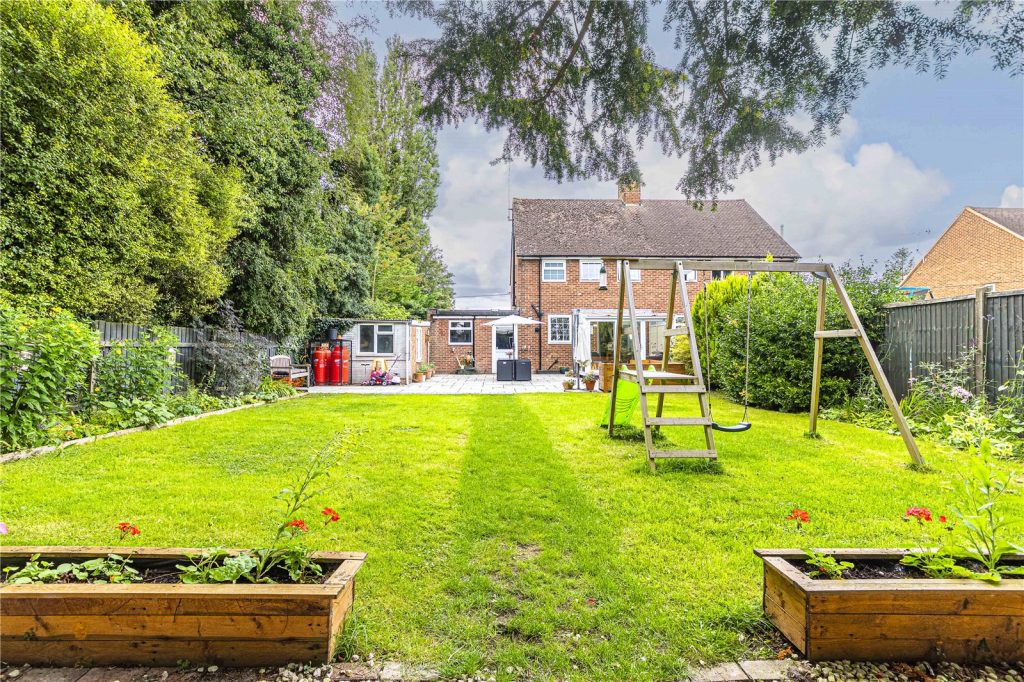 Eaton Bray Road, Northall