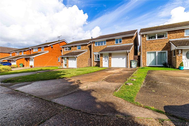 Crosslands, Caddington