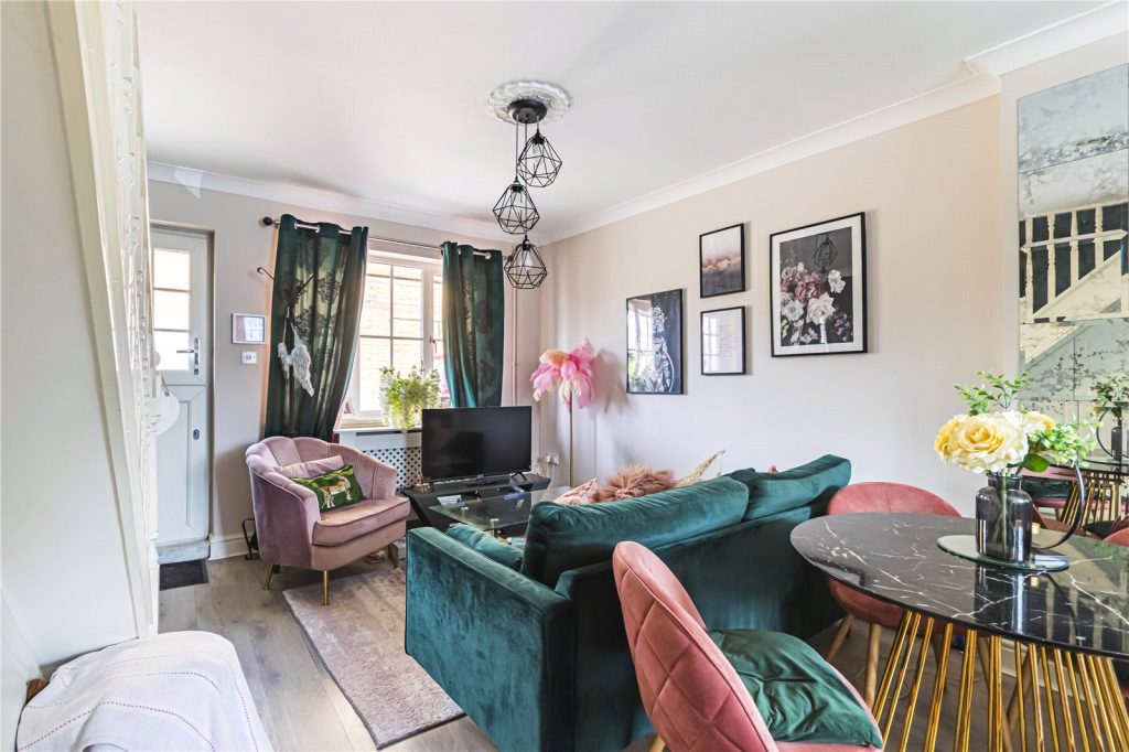 Mulberry Court, High Street