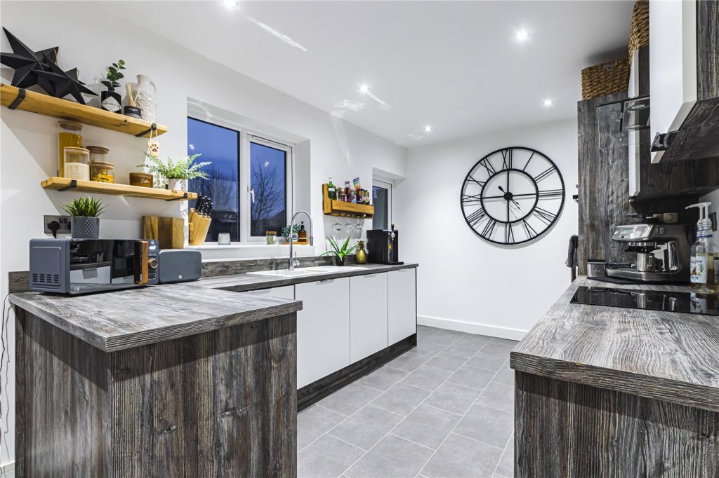 Turners Hill, Adeyfield