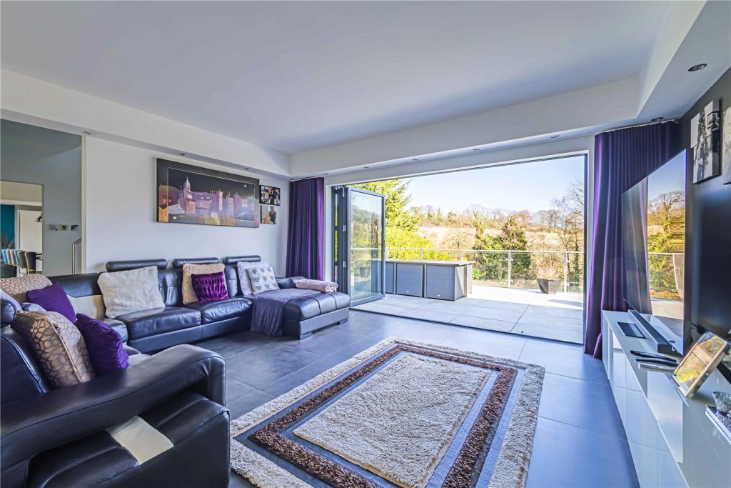 Silverthorn Drive, Longdean Park